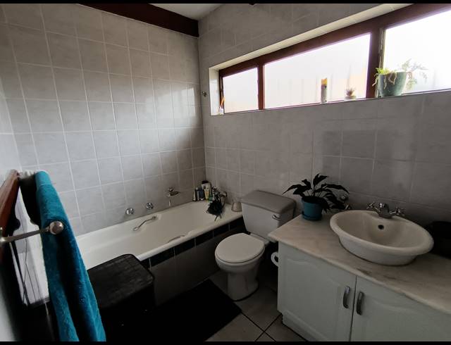 3 BEDROOM HOUSE FOR SALE IN SOUTH CREST
